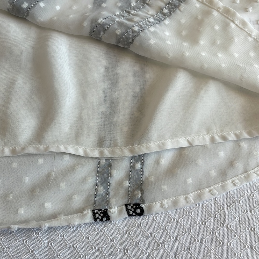 Cleo Petite White Swiss Dot Blouse NWT
♥️🛍️ - Picture 8 of 8